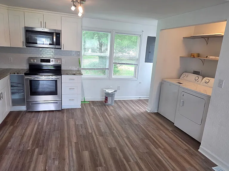 713 Nixon Dr — Photo 2