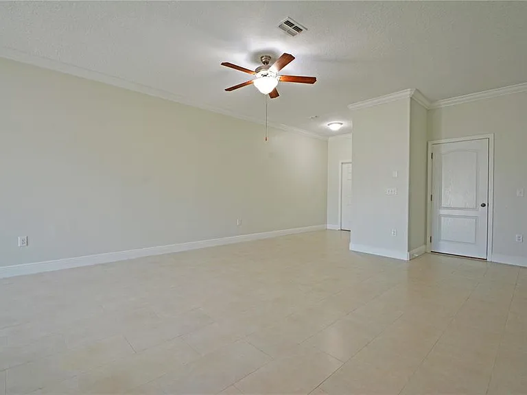 11925 Greengate Dr — Photo 4