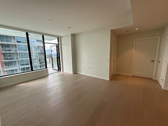 5th image of 707 W 15th St #707
