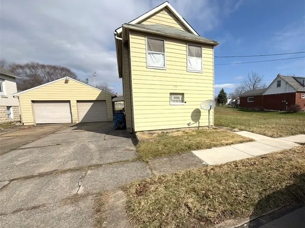 330 Sanderson Ave, Campbell, OH 44405