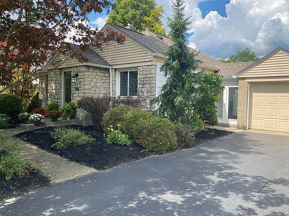 Quaint house on desirable street