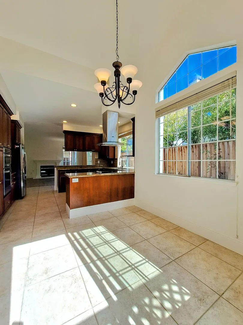 Beautiful 4bd House Next to Bay Trail - Pet Friendly! — Photo 3