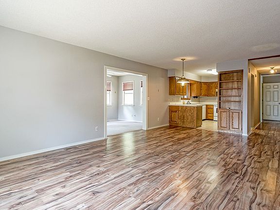 4th image of 15 Constance Cir