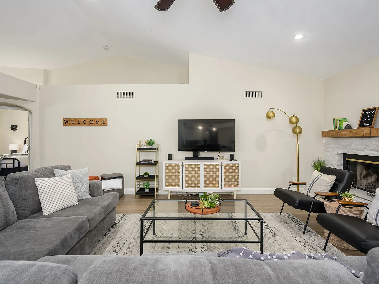 4 bed, 2.5 bath, 2699 sqft, $6,250 — Photo 4