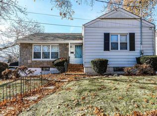 6472 213th St, Oakland Gardens, NY 11364