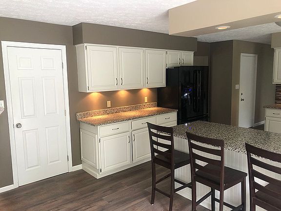4th image of 2220 Olde Farm Ln