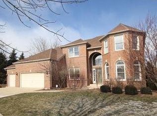 301 Aspen Ln, Aurora, IL 60504