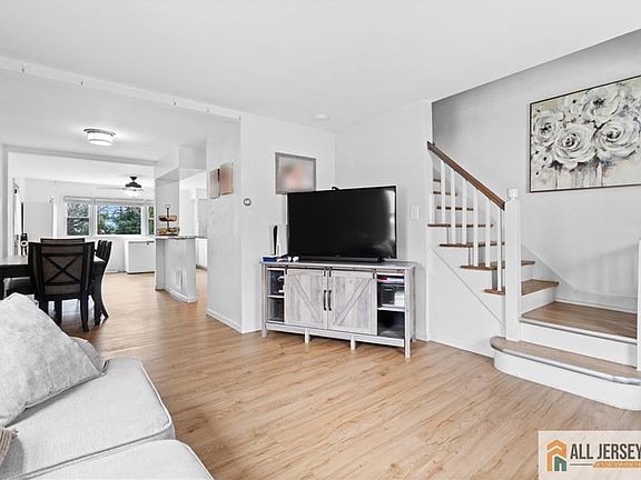 2nd image of 594 Ridgedale Ave