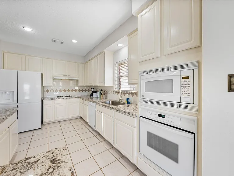 6518 Portuguese Bend Dr — Photo 11