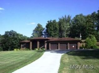 10174 Veto Rd, Belpre, OH 45714
