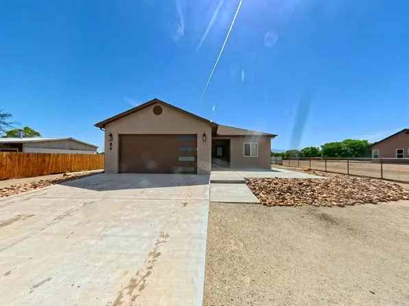 8 Servis Farm Rd #A, Los Lunas, NM 87031
