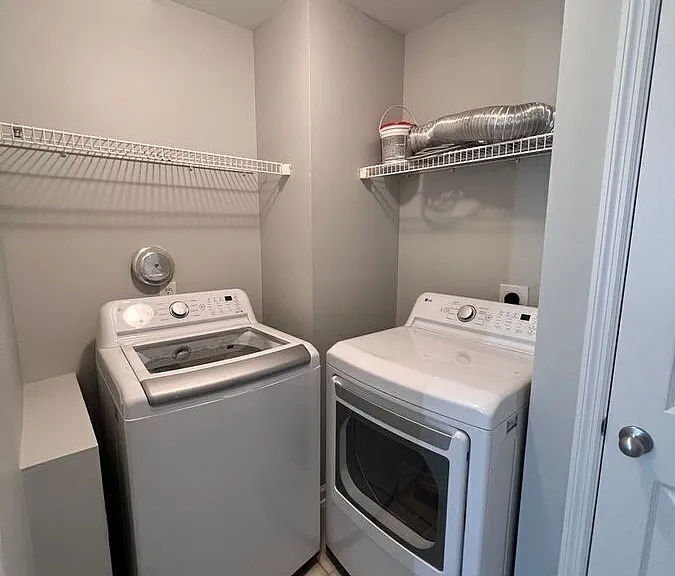 1033 Masons Place Cir #B — Photo 7
