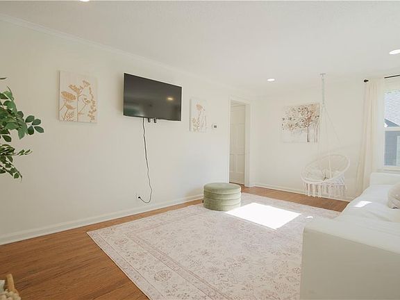 5th image of 7212 Park Ave