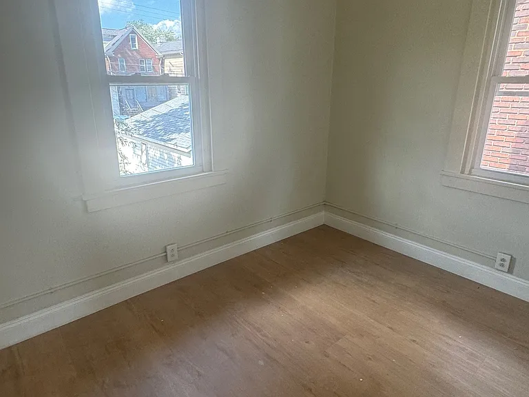 101 Center St — Photo 7