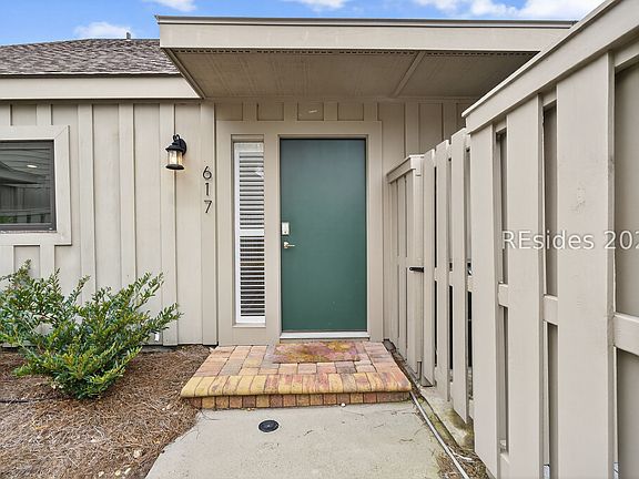 3rd image of 45 Queens Folly Rd APT 617