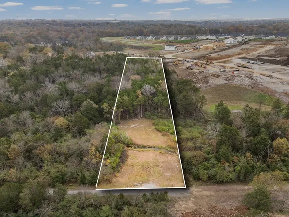 24 Spring Valley Dr, Mount Juliet, TN 37122