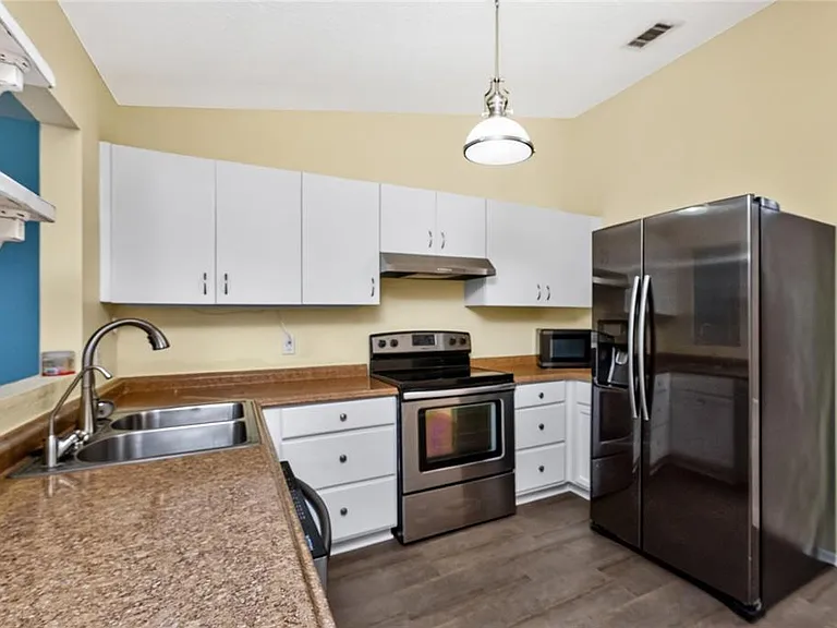 18407 Avon Ave — Photo 12