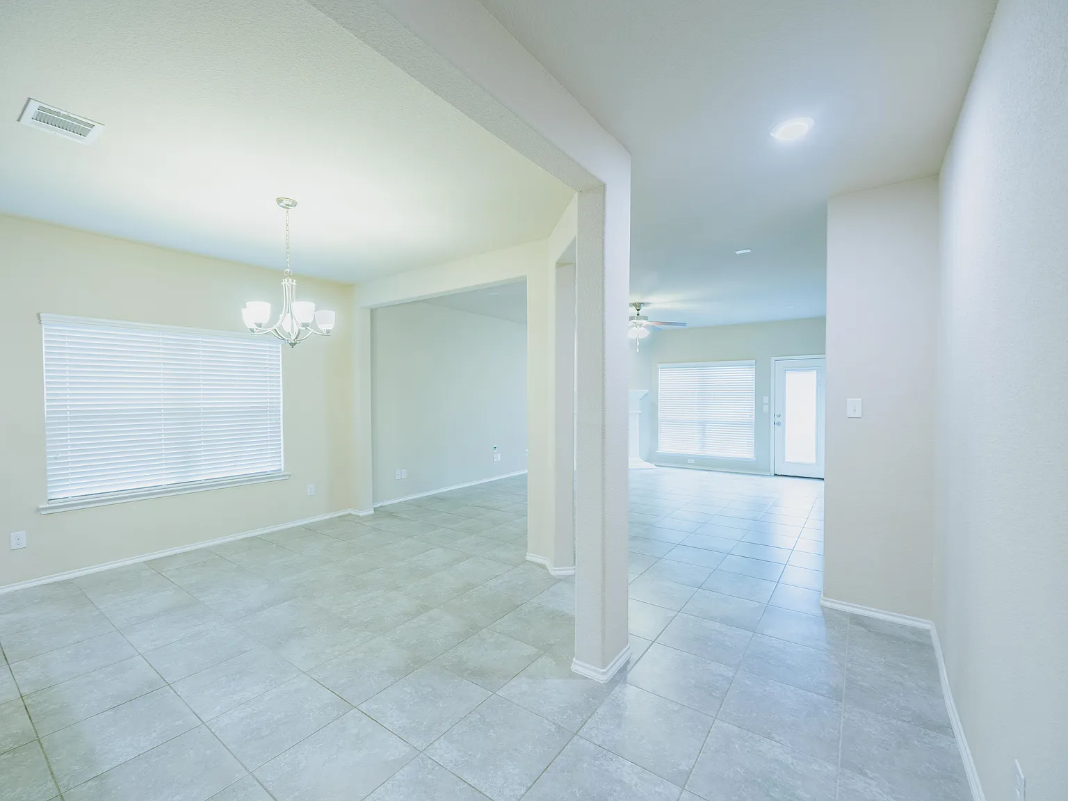 3 bed, 2.5 bath, 2292 sqft, $2,500 — Photo 4