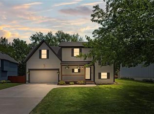 617 SE Pendleton Dr, Lees Summit, MO 64063