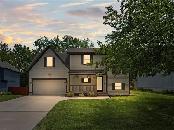 617 SE Pendleton Dr, Lees Summit, MO 64063