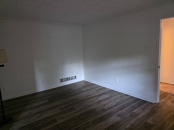 5th image of 5678 Miller Ct