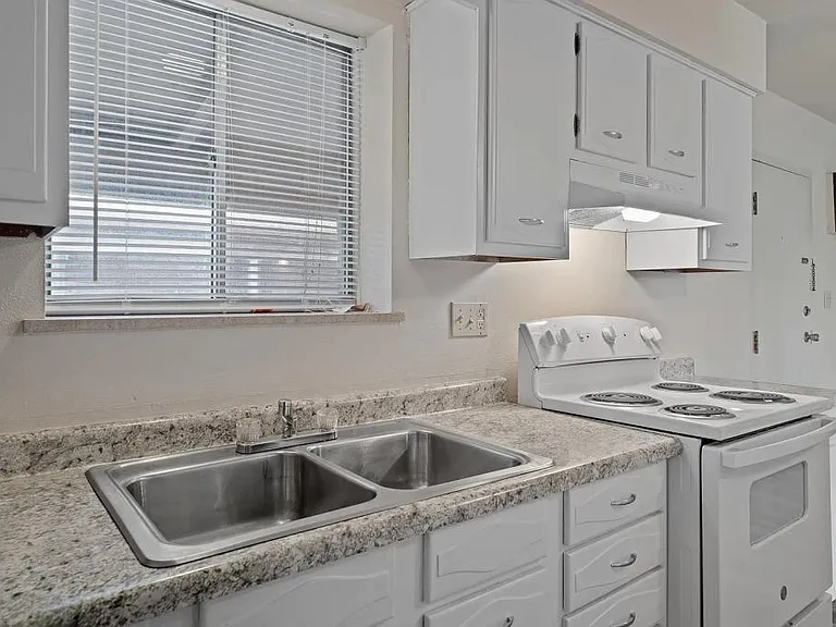 515 Riverview Dr #204 — Photo 9