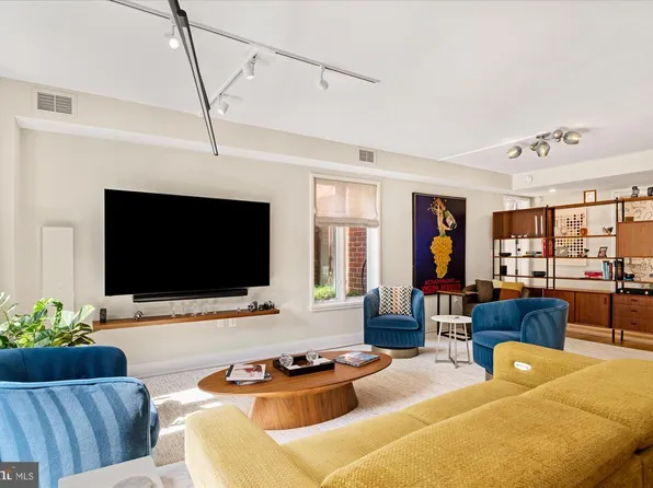 1045 31st St NW APT 104, Washington, DC 20007