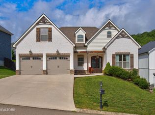 2043 Highlands Ridge Ln, Knoxville, TN 37932