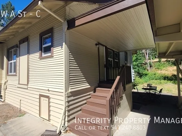 520 NW A St APT C, Grants Pass, OR 97526
