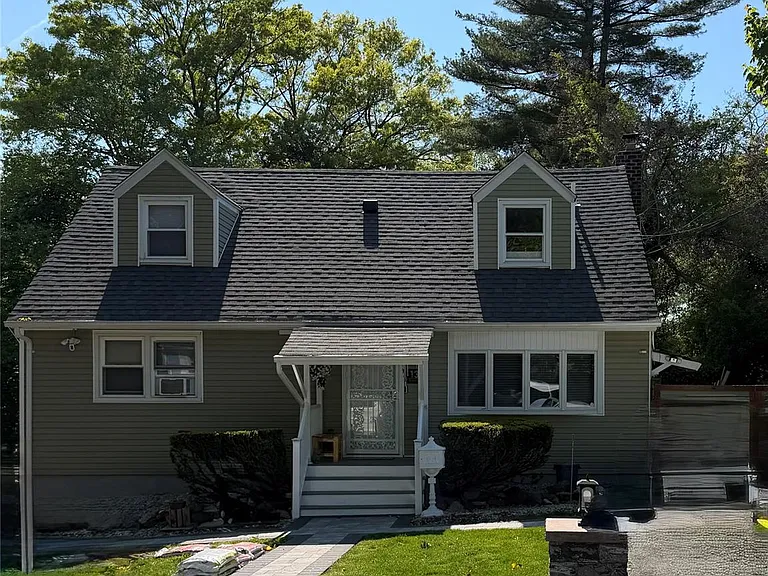 13 Cedarwood Dr — Photo 1