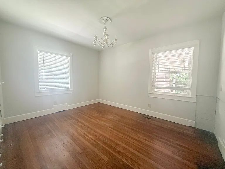 100 Davis Ave — Photo 12