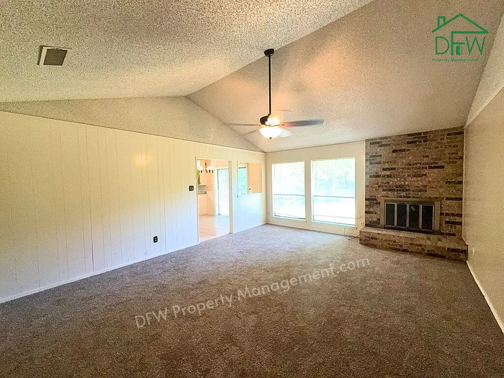 3 bed, 2.0 bath, 1568 sqft, $1,650 — Photo 2