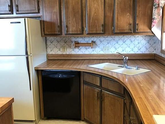 2nd image of 2205 E Linden St Trlr 88