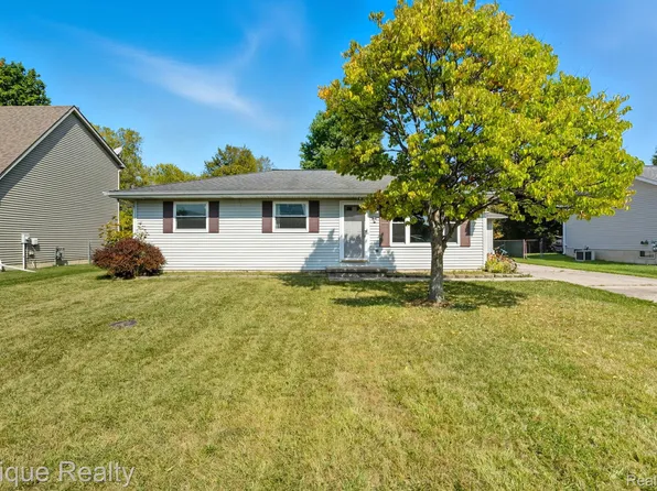 109 Murray Ct, Marine City, MI 48039