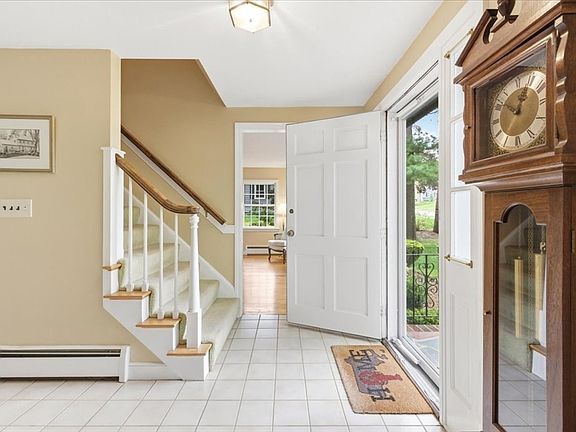 4th image of 53 Magaletta Dr