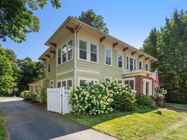 75 Pleasant St, Franklin, MA 02038