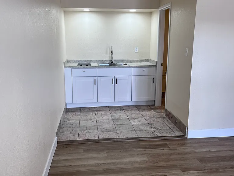 Farmington Flats — Photo 17