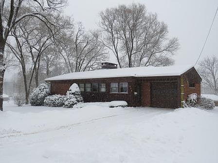 1st image of 605 W Oak St