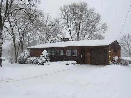 605 W Oak St photo 1