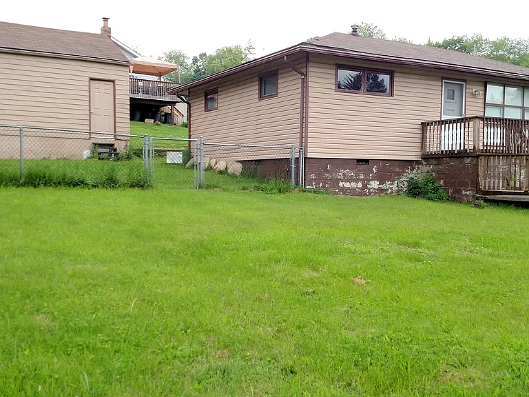 1307 Walnut St — Photo 14