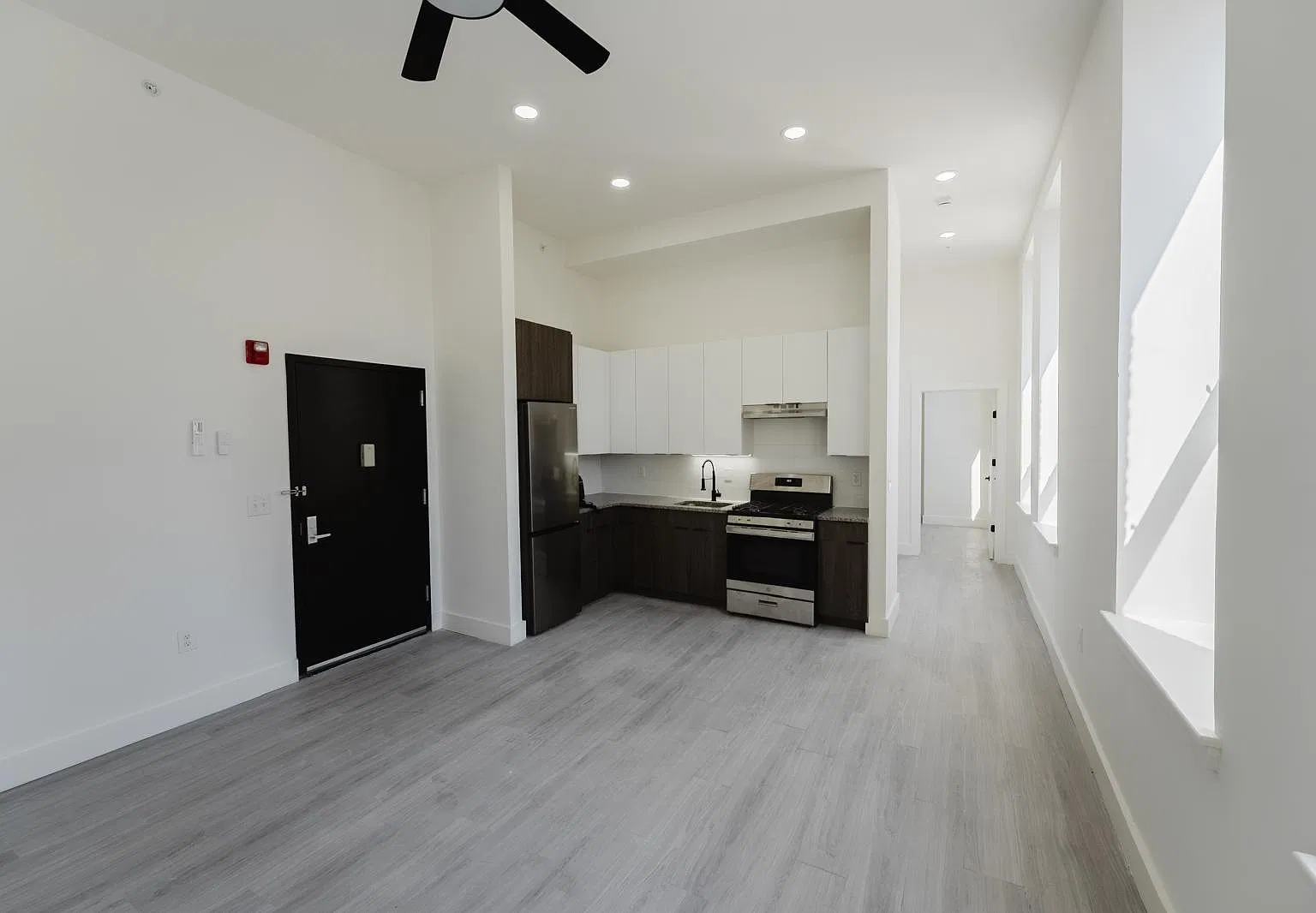 2 bed, $2,214 — Photo 2