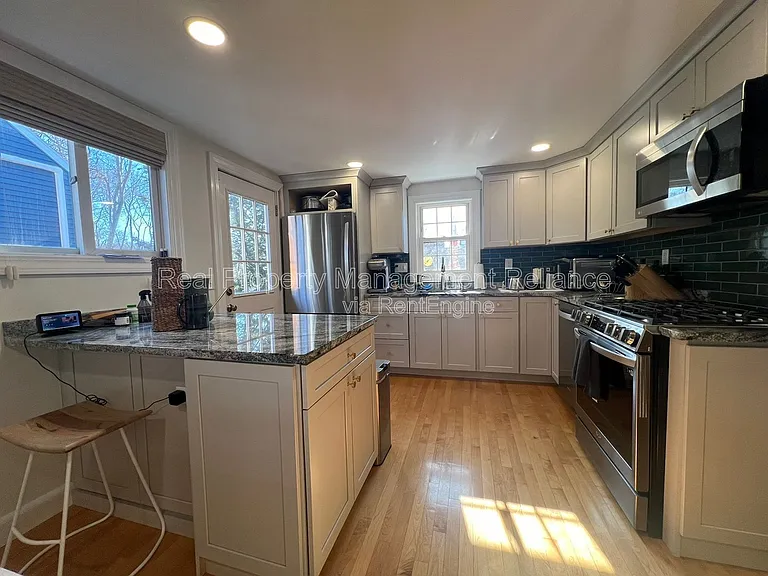 76 Granite St — Photo 2