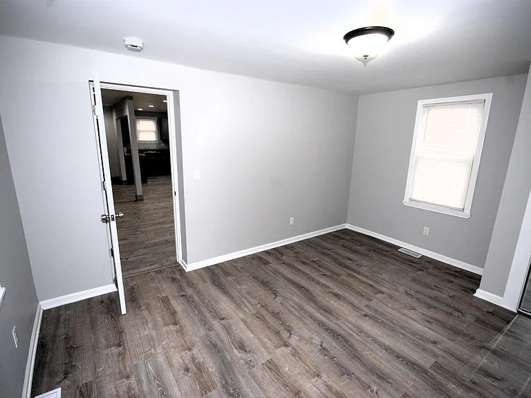 1872 Champaign Rd — Photo 11