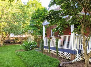 2621 Farmington Dr, Alexandria, VA 22303