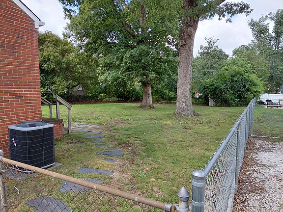 3rd image of 1652 Westhill Rd