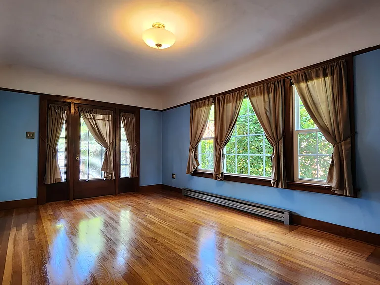 1126 Rainier Ave — Photo 11