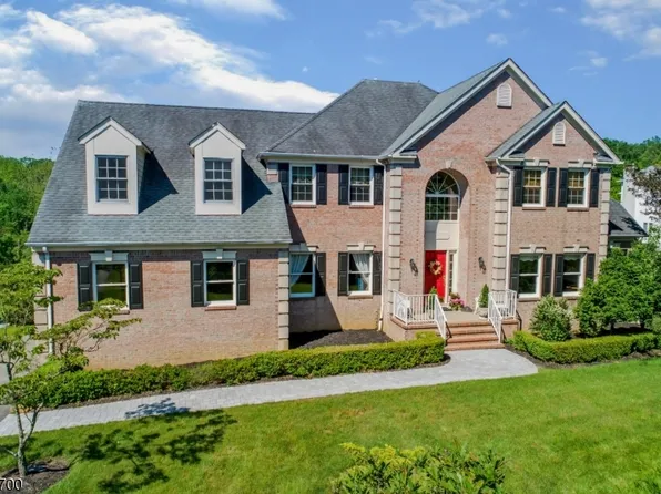 36 Beacon Hill Dr, Chester Twp., NJ 07930