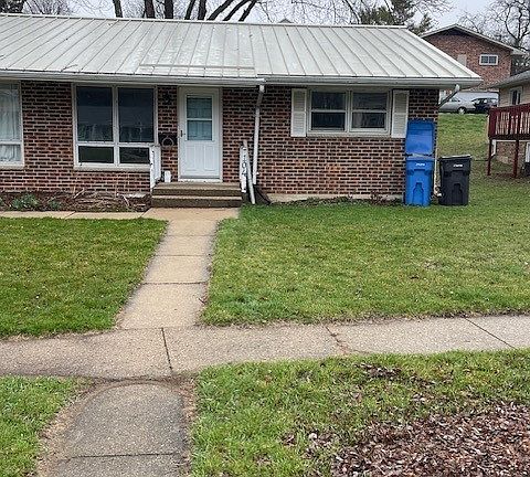 4th image of 104 Henry St #2