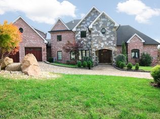 51 Columbus Ave, Totowa, NJ 07512
