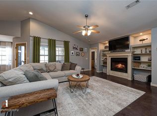 1008 S Hoddle Pl, Fayetteville, AR 72701